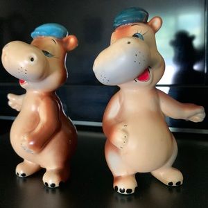 Hippopotamus Salt and pepper shakers in great condition. No cracks or flaws.